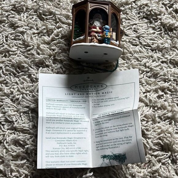 Vintage Hallmark Keepsake Ornament 1995 Coming to See Santa Magic Light Motion V - Picture 6 of 14